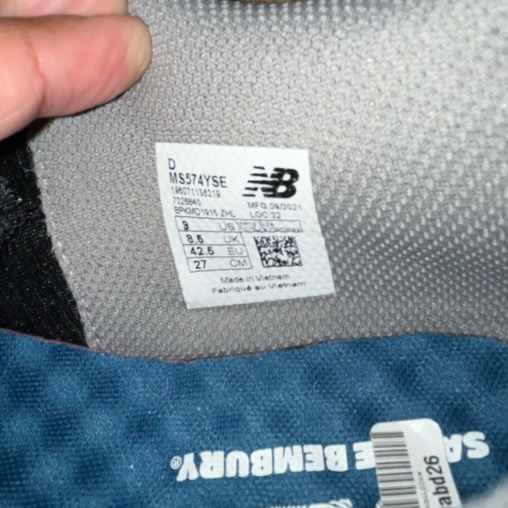 Here I'm selling New Balances, that are purple, black, and blue.